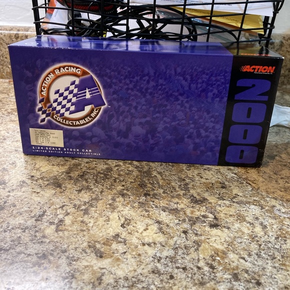 Signed Terry Labonte NASCAR Diecast 1/24 Car - Picture 7 of 7